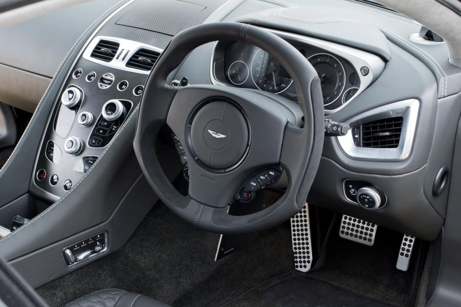 Торпедо Aston Martin Vanquish 2012 года  (UK) (фото 83 из 170)